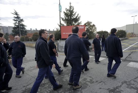 Los trabajadores de TRW en Landaben reclaman a la empresa otra solución que no pase por los despidos Los trabajadores de TRW en Landaben reclaman a la empresa otra solución que no pase por los despidos