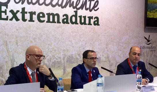 Miguel Ángel Gallardo flanqueado por Lorenzo Molina y José Ángel Benítez Miguel Ángel Gallardo flanqueado por Lorenzo Molina y José Ángel Benítez