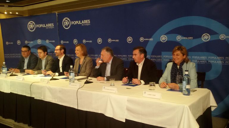 En el centro, Luisa Fernanda Rudi, durante la junta regional del PP Aragón celebrada este viernes en Zaragoza En el centro, Luisa Fernanda Rudi, durante la junta regional del PP Aragón celebrada este viernes en Zaragoza