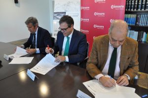Firma del convenio para el vivero industrial en Palmones en la Cámara de Comercio. Firma del convenio para el vivero industrial en Palmones en la Cámara de Comercio.