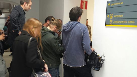 Expectación de los periodistas ante el registro de la UCO en el grupo popular en el ayuntamiento de Valencia Expectación de los periodistas ante el registro de la UCO en el grupo popular en el ayuntamiento de Valencia