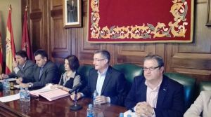 El ya ex alcalde de Teruel, Manuel Blasco, durante el pleno de este lunes, en el que ha hecho efectiva su renuncia El ya ex alcalde de Teruel, Manuel Blasco, durante el pleno de este lunes, en el que ha hecho efectiva su renuncia