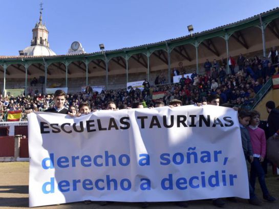 Pancarta de apoyo a las Escuelas Taurinas Pancarta de apoyo a las Escuelas Taurinas