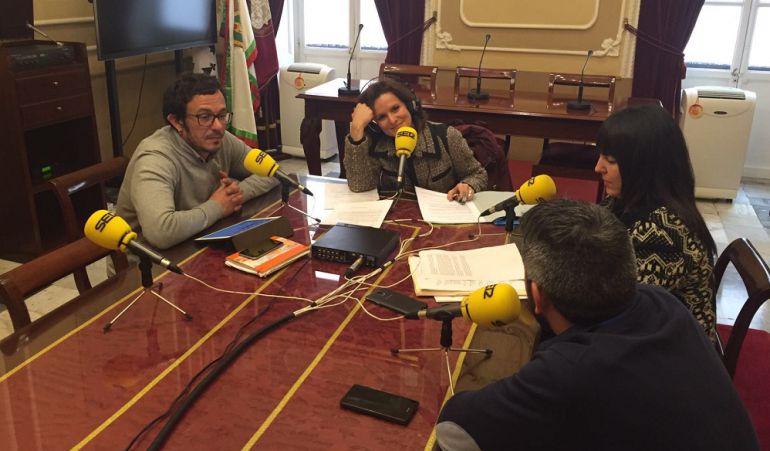José María González "Kichi"-alcalde de Cádiz-, Sonsoles Ferrín, Laura Giménez- Concejala de Turismo y Pedro Espinosa José María González "Kichi"-alcalde de Cádiz-, Sonsoles Ferrín, Laura Giménez- Concejala de Turismo y Pedro Espinosa