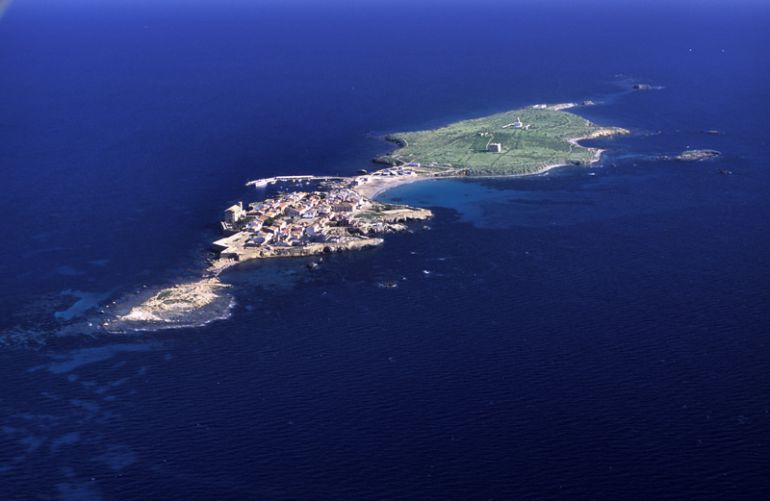 La Generalitat alerta del ‘exceso de turistas’ en Tabarca durante el verano La Generalitat alerta del ‘exceso de turistas’ en Tabarca durante el verano