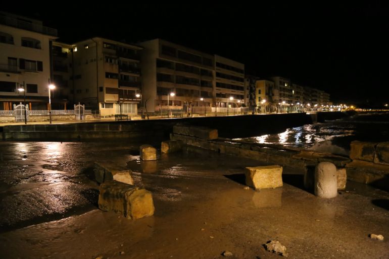 Desperfectos en Hondarribia por el fuerte oleaje Desperfectos en Hondarribia por el fuerte oleaje