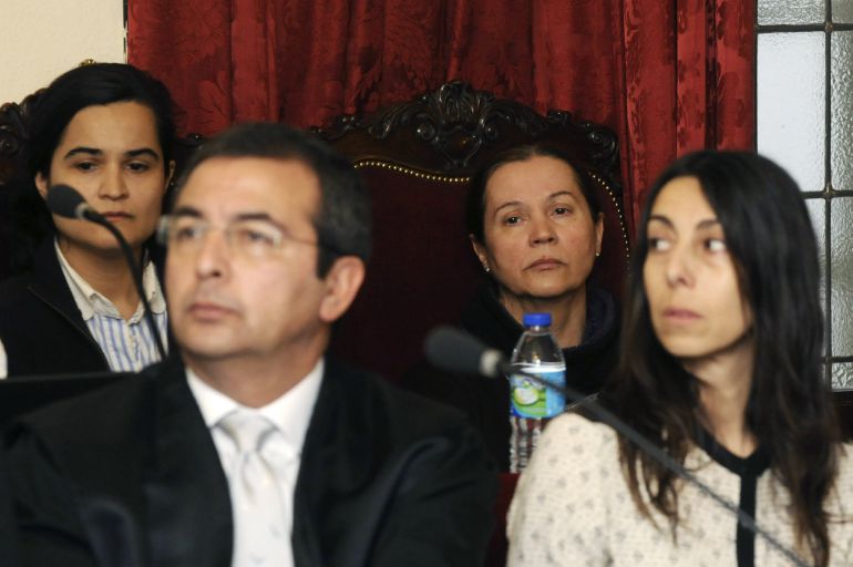 Las acusadas Monserrat González (2d), autora confesa por el crimen de la presidenta de la Diputación de León, Isabel Carrasco, que murió tiroteada el 12 de mayo de 2014, su hija, Triana Martínez (i), y la policia local Raquel Gago (d), acompañadas por el abogado de esta última, Fermín Guerrero, durante la decimocuarta jornada del juicio en la Audiencia Provincial de León Las acusadas Monserrat González (2d), autora confesa por el crimen de la presidenta de la Diputación de León, Isabel Carrasco, que murió tiroteada el 12 de mayo de 2014, su hija, Triana Martínez (i), y la policia local Raquel Gago (d), acompañadas por el abogado de esta última, Fermín Guerrero, durante la decimocuarta jornada del juicio en la Audiencia Provincial de León