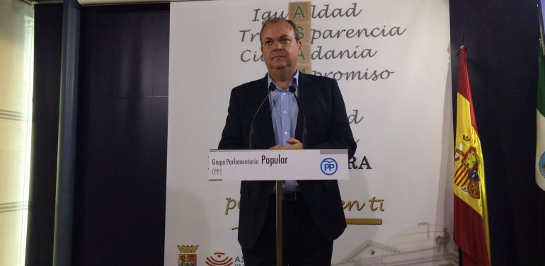 José Antonio Monago, en la rueda de prensa en la Asamblea José Antonio Monago, en la rueda de prensa en la Asamblea