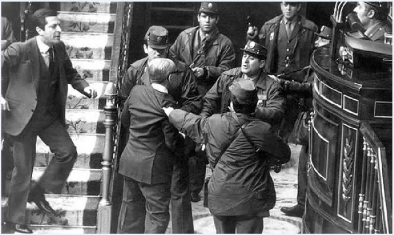 "Un comandante me dijo que si Tejero estaba al frente sería una bufonada" "Un comandante me dijo que si Tejero estaba al frente sería una bufonada"