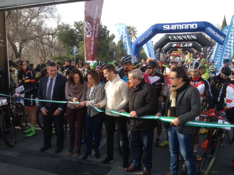 Corte de cinta de la priemra etapa de la Andalucía Bike Race en Córdoba. Corte de cinta de la priemra etapa de la Andalucía Bike Race en Córdoba.