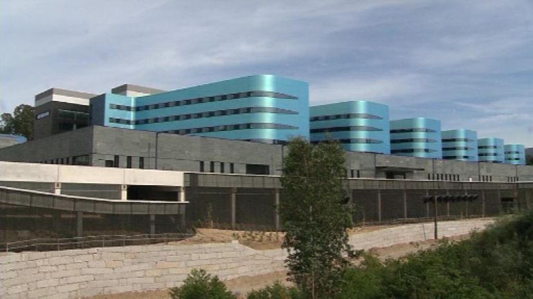 La polícia local ha actúado por primera vez en los accesos al Álvaro Cunqueiro La polícia local ha actúado por primera vez en los accesos al Álvaro Cunqueiro