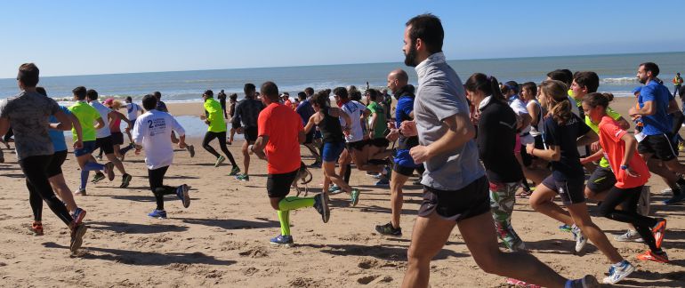 Imagen de la salida de la carrera solidaria de la asociación Yo me uno al Retto Imagen de la salida de la carrera solidaria de la asociación Yo me uno al Retto