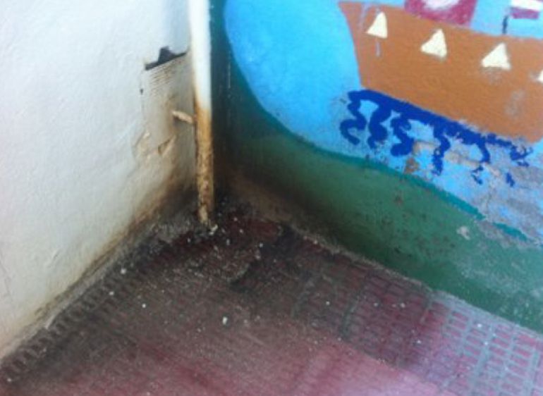 Fugas de la caldera en el colegio de Bustarviejo cuya calefacción ha terminado de estropearse durante los últimos días de frío Fugas de la caldera en el colegio de Bustarviejo cuya calefacción ha terminado de estropearse durante los últimos días de frío