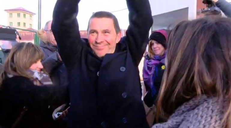 Arnaldo Otegi sale de la prisión de Logroño tras seis años y medio encarcelado por tratar de reconstruir la extinta Batasuna. Arnaldo Otegi sale de la prisión de Logroño tras seis años y medio encarcelado por tratar de reconstruir la extinta Batasuna.