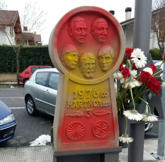 Ataque fascista en Vitoria y Alegría contra los monolitos del 3 de marzo Ataque fascista en Vitoria y Alegría contra los monolitos del 3 de marzo