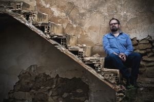 La música de cantautores es poesía cantada La música de cantautores es poesía cantada