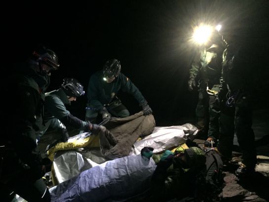 Rescate del montañero en Sierra Nevada(Granada) por la Guardia Civil Rescate del montañero en Sierra Nevada(Granada) por la Guardia Civil