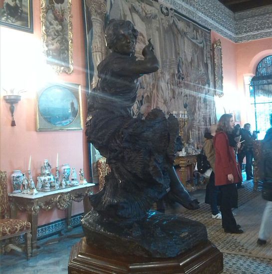Bronce de la gitana bailaora, obra de Mariano Benlliure, que da nombre al denominado salón de la gitana Bronce de la gitana bailaora, obra de Mariano Benlliure, que da nombre al denominado salón de la gitana