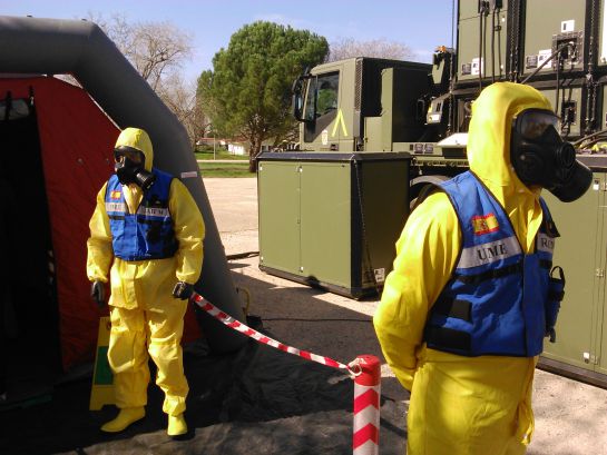 Trajes reales NBQ para ataques nucleares, biológicos o químicos Trajes reales NBQ para ataques nucleares, biológicos o químicos