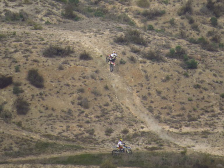 Motos de trial en la zona del pantano Motos de trial en la zona del pantano