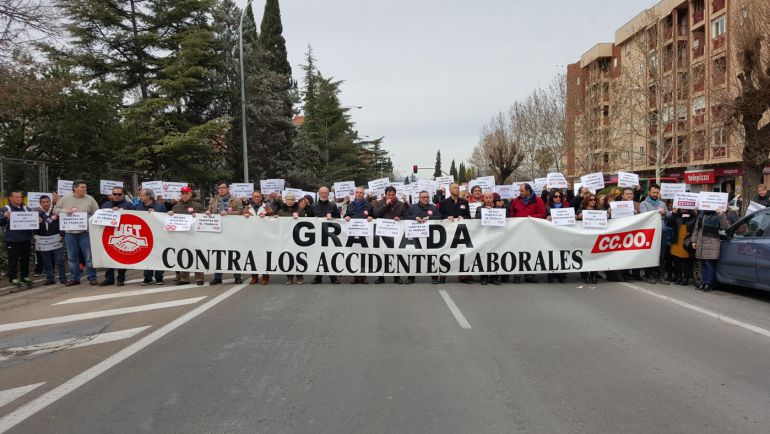 Concentración de CCOO y UGT de Granada este miércoles contra la siniestralidad laboral tras el último accidente mortal en el tajo en Armilla Concentración de CCOO y UGT de Granada este miércoles contra la siniestralidad laboral tras el último accidente mortal en el tajo en Armilla