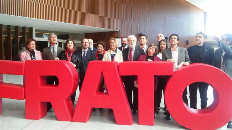Representantes Institucionales acuden en el Parque de las Ciencias de la exposición dedicada a la obra del pedagogo Francesco Tonucci junto al propio investigador. Representantes Institucionales acuden en el Parque de las Ciencias de la exposición dedicada a la obra del pedagogo Francesco Tonucci junto al propio investigador.