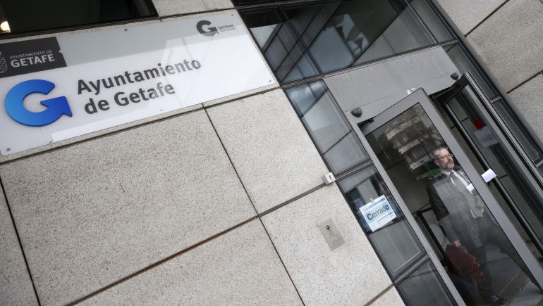 Agentes de la Policía Nacional registran dependencias del Ayuntamiento de Getafe, así como varios domicilios sociales y particulares de Madrid Agentes de la Policía Nacional registran dependencias del Ayuntamiento de Getafe, así como varios domicilios sociales y particulares de Madrid