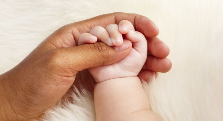 La Generalitat estudia detener temporalmente la inscripción para adoptar niños en Cataluña La Generalitat estudia detener temporalmente la inscripción para adoptar niños en Cataluña