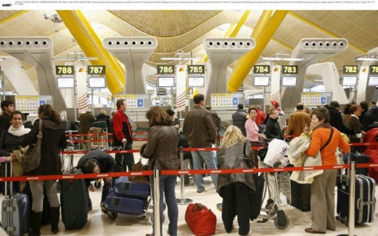 Colas en el aeropuerto Adolfo Suárez Madrid-Barajas Colas en el aeropuerto Adolfo Suárez Madrid-Barajas