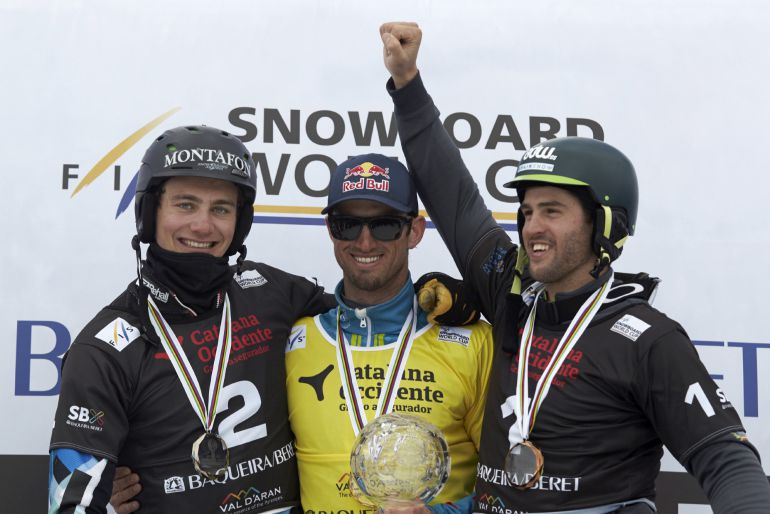 Lucas Eguibar celebra su medalla de bronce en la Copa del Mundo en Baqueira Lucas Eguibar celebra su medalla de bronce en la Copa del Mundo en Baqueira