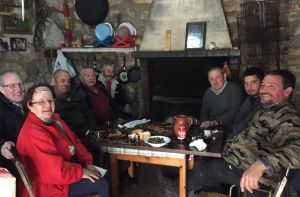 Almuerzo en la cueva de Candelas, en Albalate Almuerzo en la cueva de Candelas, en Albalate