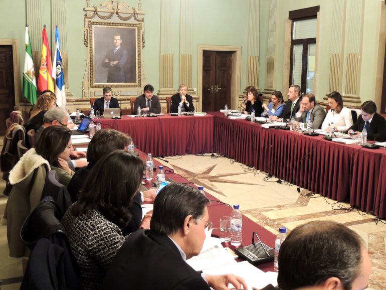 Pleno municipal del Ayuntamiento de Huelva. Pleno municipal del Ayuntamiento de Huelva.