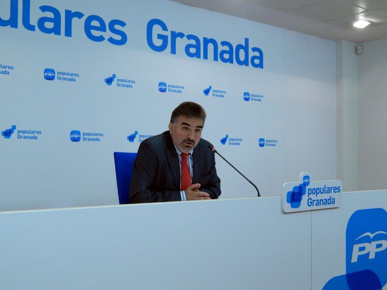 Juan Cobo, portavoz del PP en el Ayuntamiento de Santa Fe. Juan Cobo, portavoz del PP en el Ayuntamiento de Santa Fe.