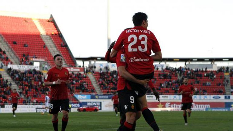 El Mallorca exhibe su potencial goleador frente al líder (3-0) El Mallorca exhibe su potencial goleador frente al líder (3-0)