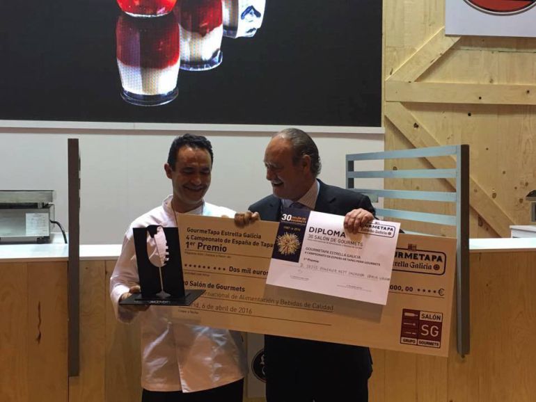 Jesús González, del 'Restaurante Sagarra' de Ermua, recibiendo el premio en el Salón Gourmet de Madrid Jesús González, del 'Restaurante Sagarra' de Ermua, recibiendo el premio en el Salón Gourmet de Madrid
