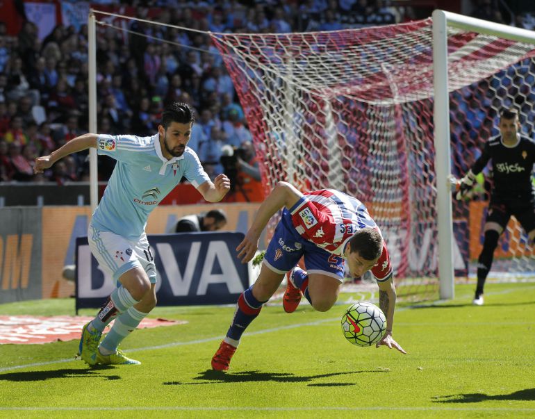El jugador bosnio del Sporting Vranjes (d) y Manuel Agudo Durán 'Nolito', del Celta de Vigo, durante el partido correspondiente a la jornada 32 de la Liga de Primera División disputado en el estadio El Molinón de la ciudad asturiana El jugador bosnio del Sporting Vranjes (d) y Manuel Agudo Durán 'Nolito', del Celta de Vigo, durante el partido correspondiente a la jornada 32 de la Liga de Primera División disputado en el estadio El Molinón de la ciudad asturiana