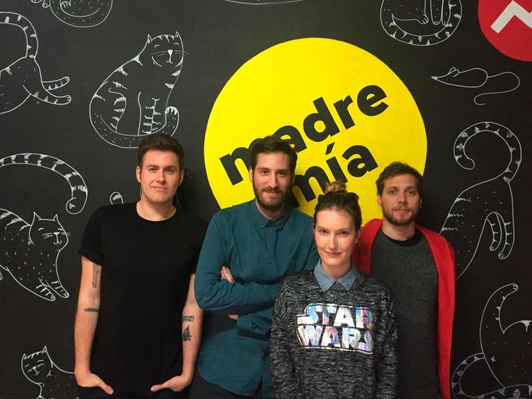 Alfredo Murillo, segundo por la izquierda, con el equipo de BuzzFeed España Alfredo Murillo, segundo por la izquierda, con el equipo de BuzzFeed España