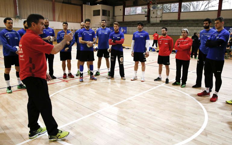 Manolo Cadenas:"Siento no poder dedicarme en cuerpo y alma a la selección" Manolo Cadenas:"Siento no poder dedicarme en cuerpo y alma a la selección"