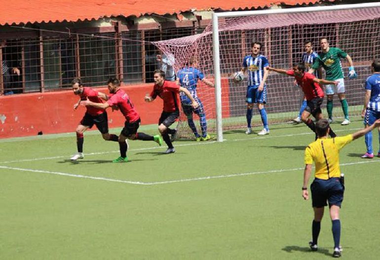 Celebración de unos de los goles del Mensajero Celebración de unos de los goles del Mensajero