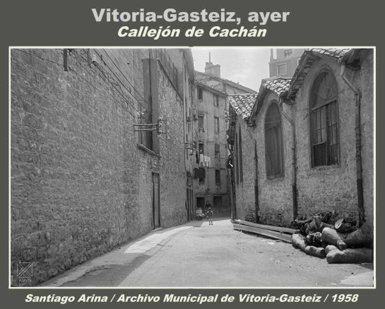 CALLEJÓN DE CACHÁN. VITORIA-GASTEIZ CALLEJÓN DE CACHÁN. VITORIA-GASTEIZ