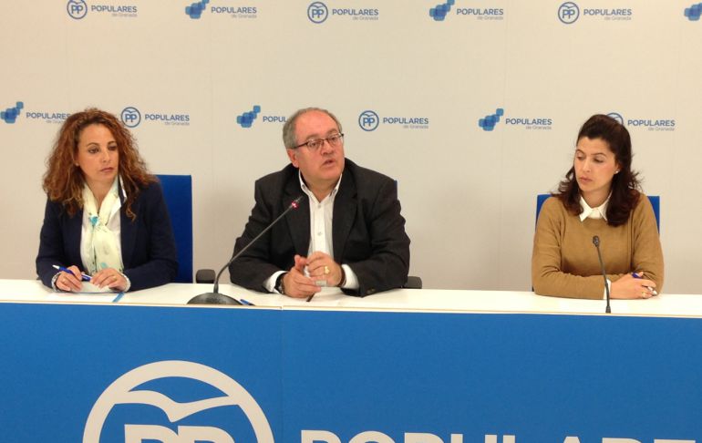 Rueda de prensa de responsables provinciales del PP de Granada y de la localidad de Otura Rueda de prensa de responsables provinciales del PP de Granada y de la localidad de Otura