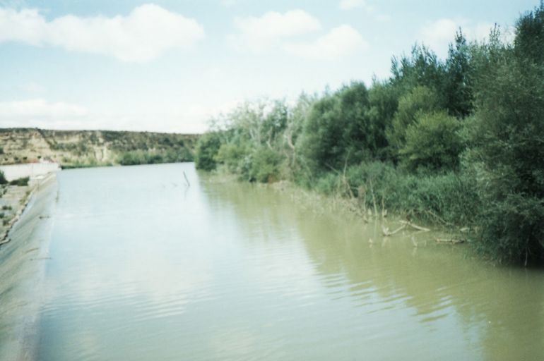 El río Aragón en Carcastillo eje del itinerario proyectado El río Aragón en Carcastillo eje del itinerario proyectado