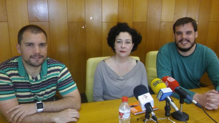 La diputada, Raquel Pérez, junto con los ediles eldenses, Javier Rivera e Iñaki Pérez La diputada, Raquel Pérez, junto con los ediles eldenses, Javier Rivera e Iñaki Pérez
