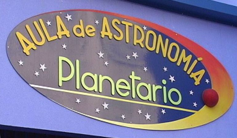 Ayuntamiento y Comunidad de Madrid firman un convenio para mantener el Aula de Astronomía por la que pasan 16.000 alumnos al año. Ayuntamiento y Comunidad de Madrid firman un convenio para mantener el Aula de Astronomía por la que pasan 16.000 alumnos al año.