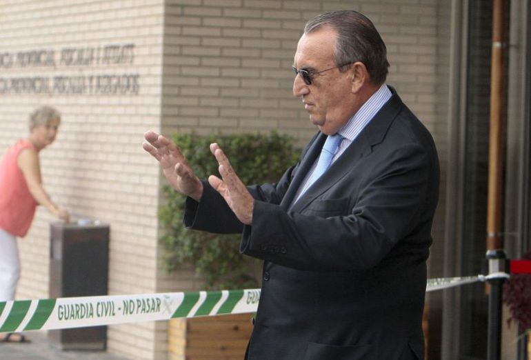 Les Corts lamentan el tercer grado de Carlos Fabra Les Corts lamentan el tercer grado de Carlos Fabra