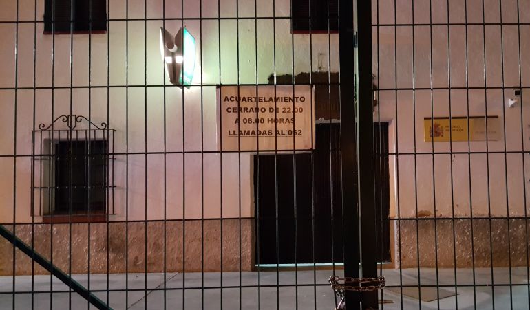 El cuartel de la Guardia Civil presentaba este estado el lunes por la noche El cuartel de la Guardia Civil presentaba este estado el lunes por la noche