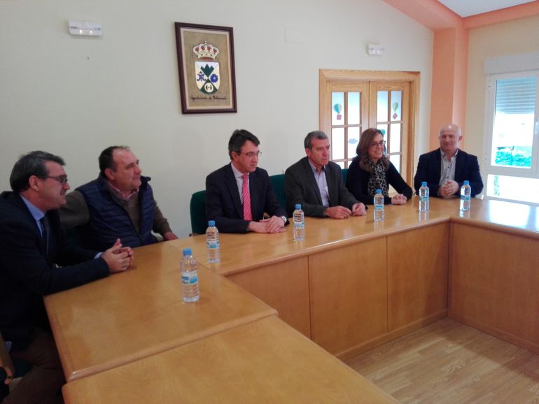 Reunión en el ayuntamiento de Valderrueda Reunión en el ayuntamiento de Valderrueda