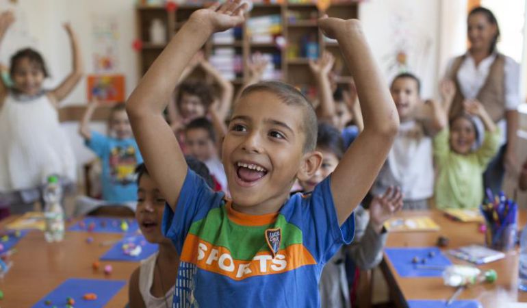 Colegio Público El Palmeral Alicante: Niños que aprenden a ayudar a niños Colegio Público El Palmeral Alicante: Niños que aprenden a ayudar a niños