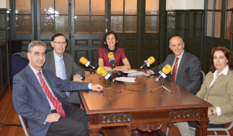Ex alumnos Deusto: Vuelven a clase 34 años después Ex alumnos Deusto: Vuelven a clase 34 años después