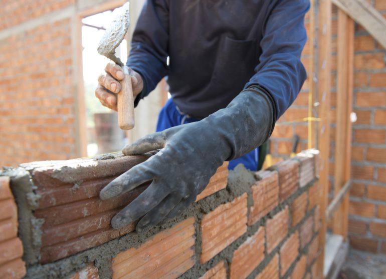 Penas de entre 8 y 15 años para el constructor acusado de estafa en la promoción de chalés en Tudela Penas de entre 8 y 15 años para el constructor acusado de estafa en la promoción de chalés en Tudela